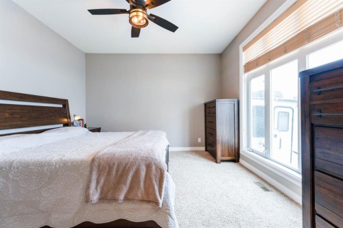 1258 1 Avenue Nw, Drumheller, AB - Indoor Photo Showing Bedroom