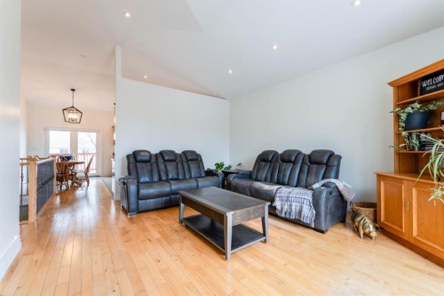 1258 1 Avenue Nw, Drumheller, AB - Indoor Photo Showing Living Room
