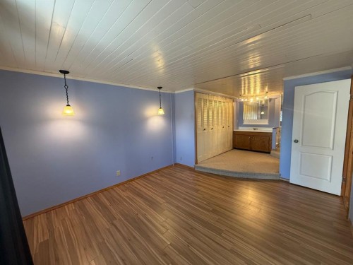 317 Hillside Avenue, Carbon, AB - Indoor Photo Showing Other Room