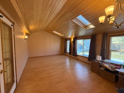 317 Hillside Avenue, Carbon, AB - Indoor Photo Showing Other Room