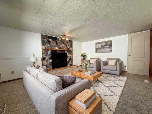 317 Hillside Avenue, Carbon, AB - Indoor Photo Showing Living Room With Fireplace