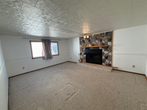 317 Hillside Avenue, Carbon, AB - Indoor With Fireplace
