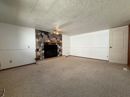 317 Hillside Avenue, Carbon, AB - Indoor With Fireplace