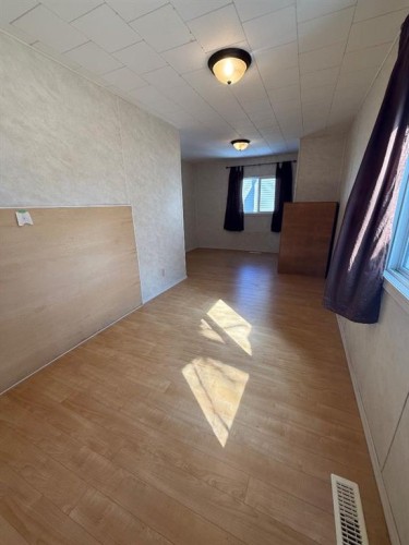 317 Hillside Avenue, Carbon, AB - Indoor Photo Showing Other Room