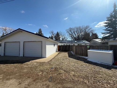 317 Hillside Avenue, Carbon, AB - Outdoor With Exterior
