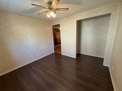317 Hillside Avenue, Carbon, AB - Indoor Photo Showing Other Room