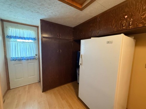 317 Hillside Avenue, Carbon, AB - Indoor Photo Showing Other Room