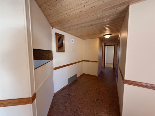 317 Hillside Avenue, Carbon, AB - Indoor Photo Showing Other Room