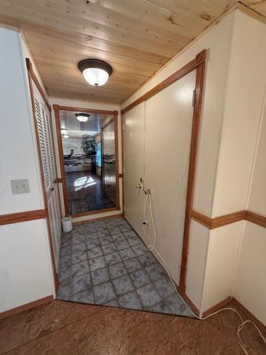 317 Hillside Avenue, Carbon, AB - Indoor Photo Showing Other Room