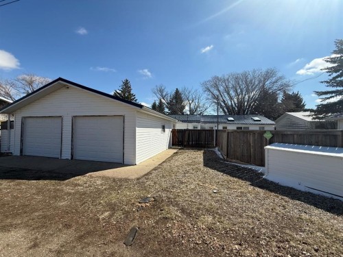 317 Hillside Avenue, Carbon, AB - Outdoor