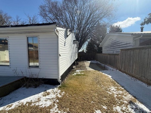 317 Hillside Avenue, Carbon, AB - Outdoor