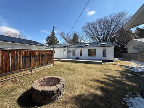 317 Hillside Avenue, Carbon, AB - Outdoor With Deck Patio Veranda