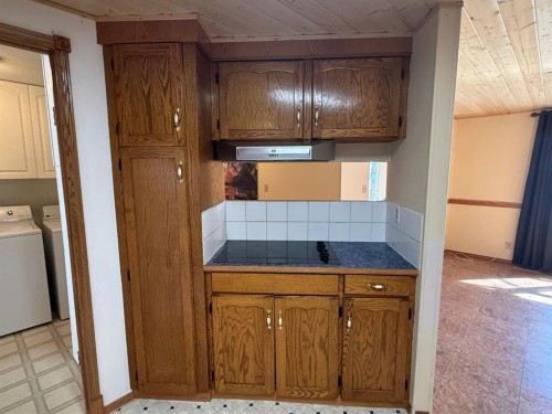 317 Hillside Avenue, Carbon, AB - Indoor Photo Showing Laundry Room