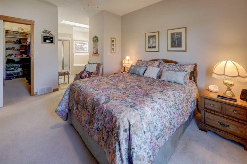 26 Willow Point, Drumheller, AB - Indoor Photo Showing Bedroom