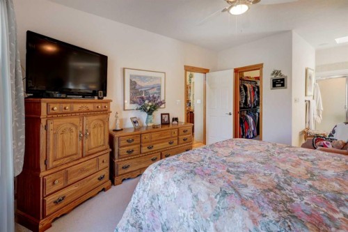26 Willow Point, Drumheller, AB - Indoor Photo Showing Bedroom