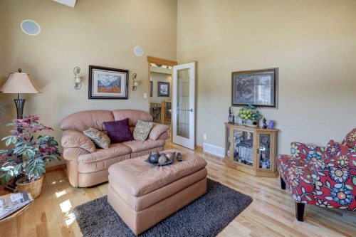 26 Willow Point, Drumheller, AB - Indoor Photo Showing Living Room