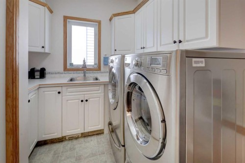 26 Willow Point, Drumheller, AB - Indoor Photo Showing Laundry Room