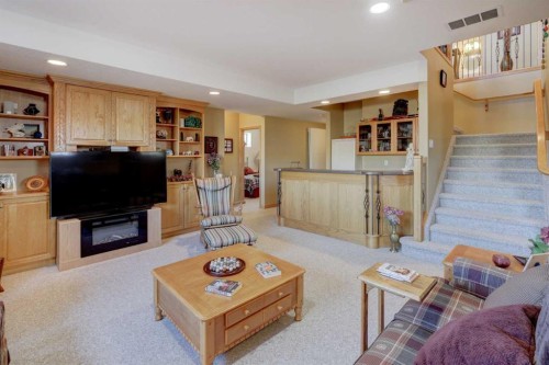 26 Willow Point, Drumheller, AB - Indoor Photo Showing Living Room