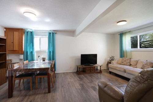 28 Upland Crescent West, Brooks, AB - Indoor Photo Showing Living Room
