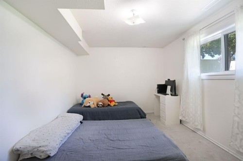 28 Upland Crescent West, Brooks, AB - Indoor Photo Showing Bedroom