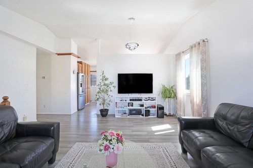 28 Upland Crescent West, Brooks, AB - Indoor Photo Showing Living Room