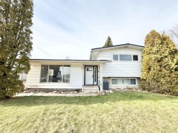8 9 Avenue WESTBrooks, AB T1R 0N4