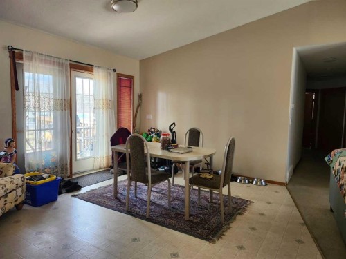 242 Mcnab Close, Drumheller, AB - Indoor Photo Showing Dining Room