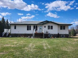 242 McNab Close Drumheller, AB T0J 0Y0