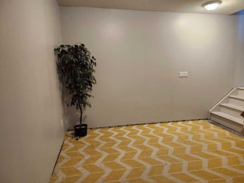 242 Mcnab Close, Drumheller, AB - Indoor Photo Showing Other Room