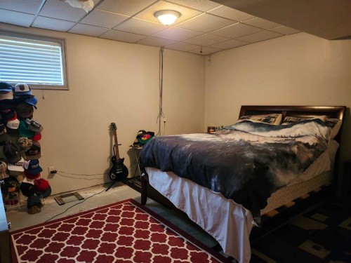 242 Mcnab Close, Drumheller, AB - Indoor Photo Showing Bedroom