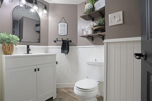 75 Parkland Close East, Brooks, AB - Indoor Photo Showing Bathroom