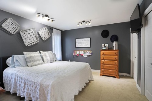 75 Parkland Close East, Brooks, AB - Indoor Photo Showing Bedroom