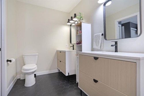 75 Parkland Close East, Brooks, AB - Indoor Photo Showing Bathroom