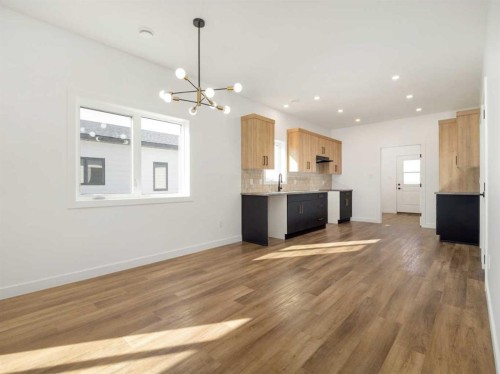 7046 48 Street, Taber, AB - Indoor Photo Showing Kitchen