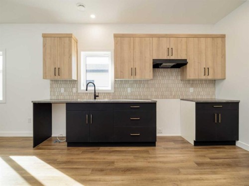 7046 48 Street, Taber, AB - Indoor Photo Showing Kitchen