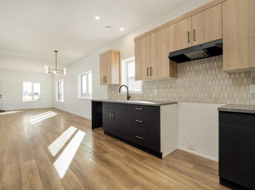 7046 48 Street, Taber, AB - Indoor Photo Showing Kitchen