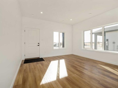 7046 48 Street, Taber, AB - Indoor Photo Showing Other Room
