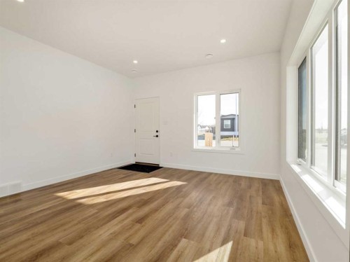 7046 48 Street, Taber, AB - Indoor Photo Showing Other Room