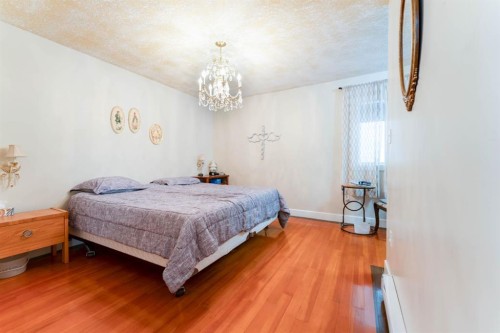 145 Centre Street, Drumheller, AB - Indoor Photo Showing Bedroom