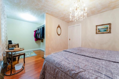 145 Centre Street, Drumheller, AB - Indoor Photo Showing Bedroom