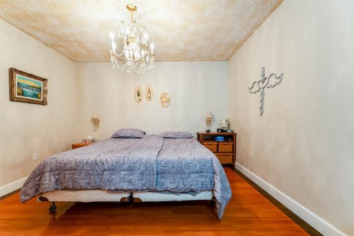145 Centre Street, Drumheller, AB - Indoor Photo Showing Bedroom