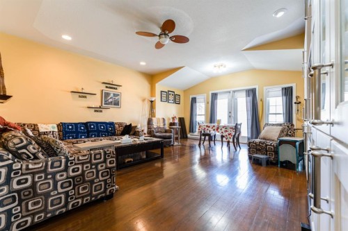 145 Centre Street, Drumheller, AB - Indoor