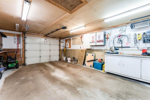 145 Centre Street, Drumheller, AB - Indoor Photo Showing Garage
