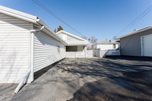 145 Centre Street, Drumheller, AB - Outdoor With Exterior