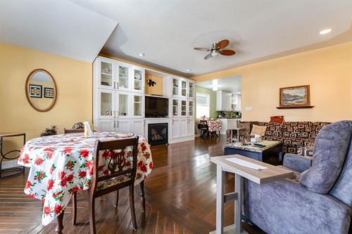 145 Centre Street, Drumheller, AB - Indoor Photo Showing Living Room