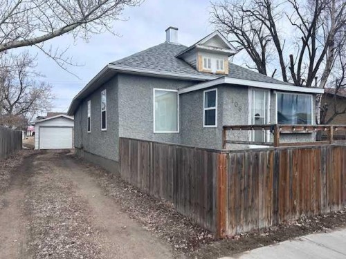 108 1 Avenue EAST Hanna, AB T0J 1P0