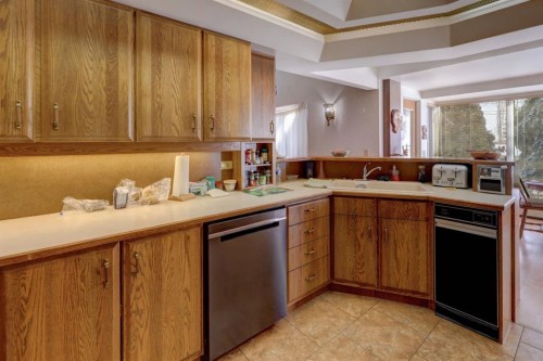 109 5Th Ave West, Hanna, AB - Indoor Photo Showing Kitchen