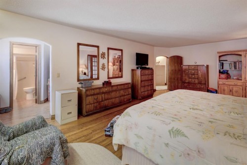 109 5Th Ave West, Hanna, AB - Indoor Photo Showing Bedroom