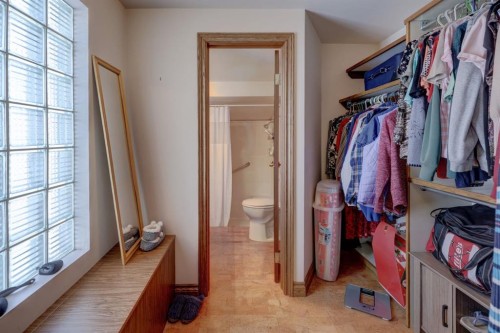 109 5Th Ave West, Hanna, AB - Indoor With Storage