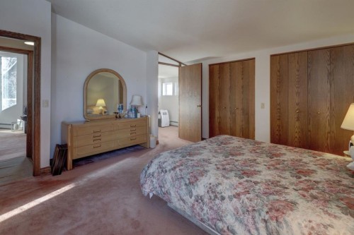 109 5Th Ave West, Hanna, AB - Indoor Photo Showing Bedroom